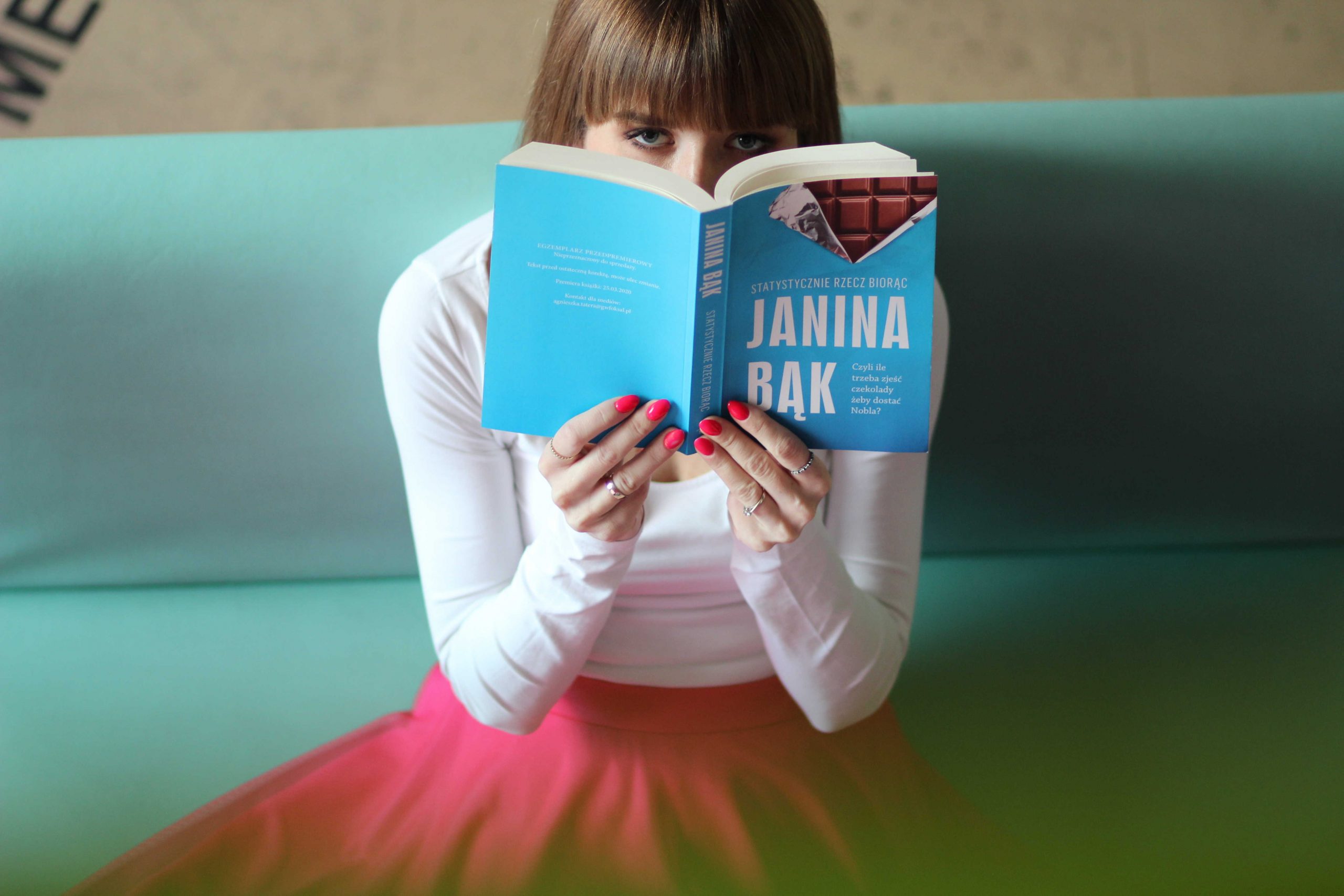 “Ile trzeba zjeść czekolady, żeby dostać Nobla?” – Janina Bąk i książka o statystyce Janina Bąk z książką