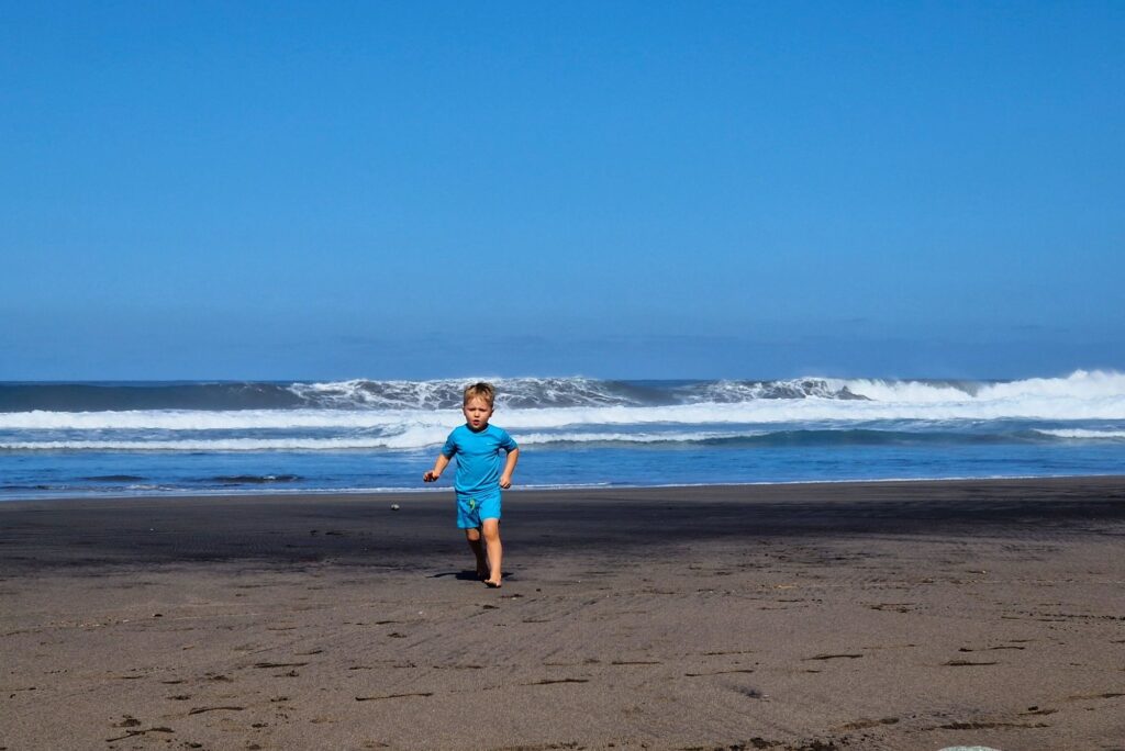 Teneryfa z dzieckiem – pogoda, atrakcje i praktyczne wskazówki Playa De Almaciga 1024x684