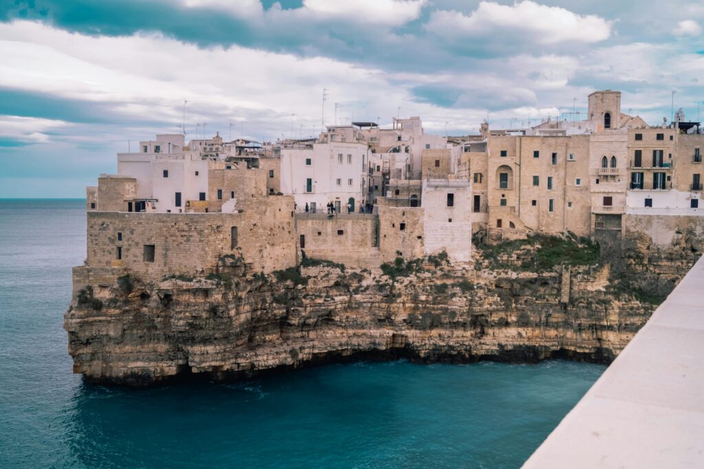 Polignano a Mare z dzieckiem Widok na Polignano a Mare z Pendma Chiatt