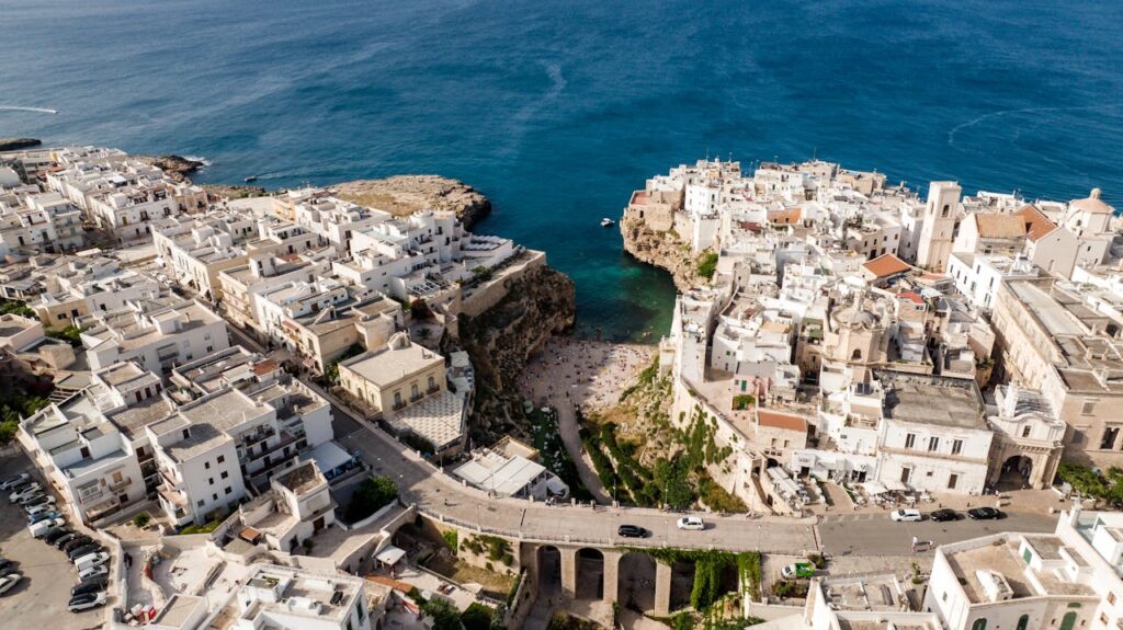 Polignano a Mare z dzieckiem Polignano a Mare - Ponte Borbonico su Lama Monachile