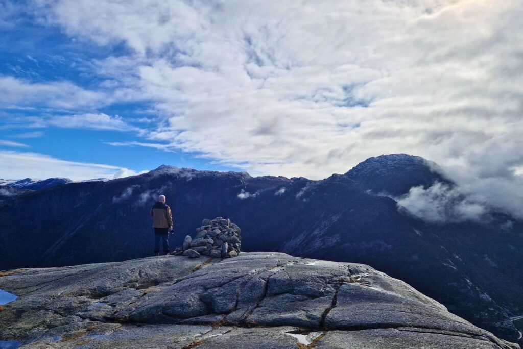 Okolice Stavanger: Nie tylko Preikestolen! Sokkaknuten Widok Ze Szczytu 1024x684
