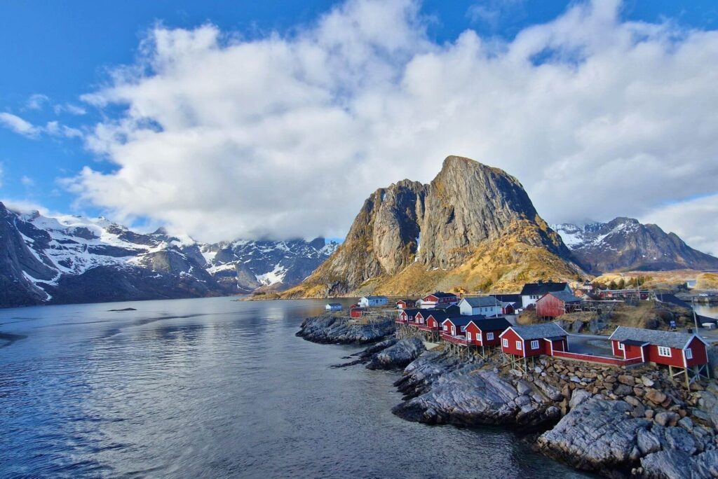 Hamnøy z punktu widokowego na moście