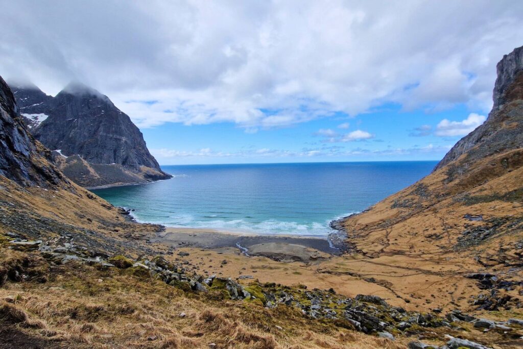 Lofoty na własną rękę: Plan podróży na 6 dni Plaża Kvalvika, Lofoty