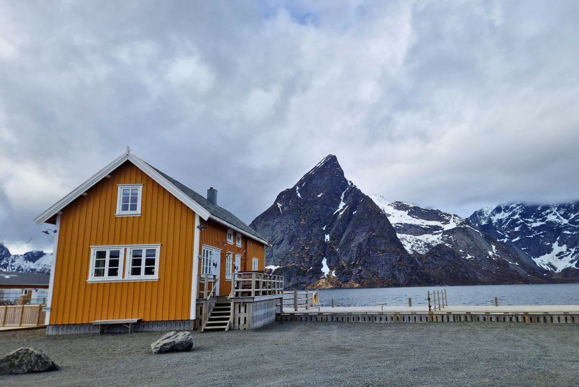 Zolty Domek W Sakrisoy