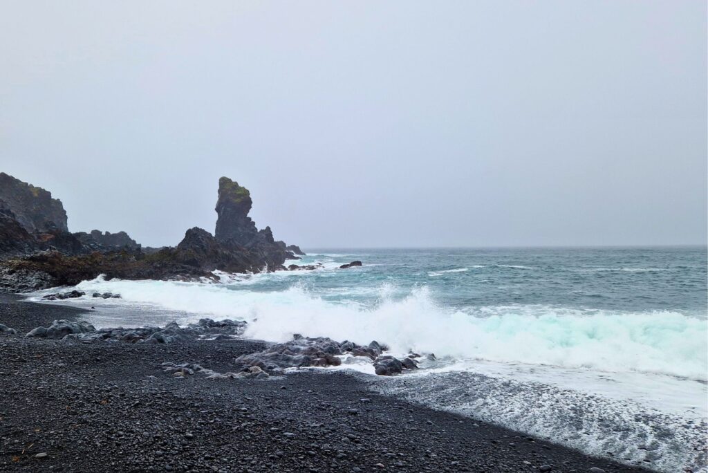 Półwysep Snæfellsnes: Atrakcje, które musisz zobaczyć Czarna plaża Djúpalónssandur