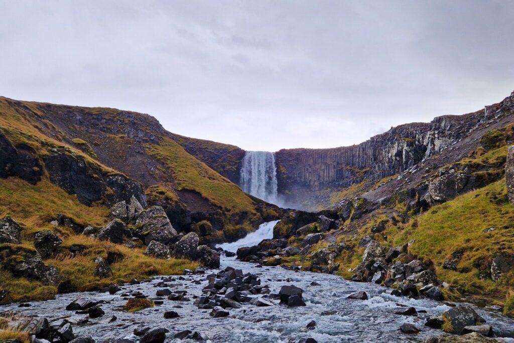 Półwysep Snæfellsnes: Atrakcje, które musisz zobaczyć Wodospad Svodufoss Islandia Polwysep Snaefellsnes 1024x684