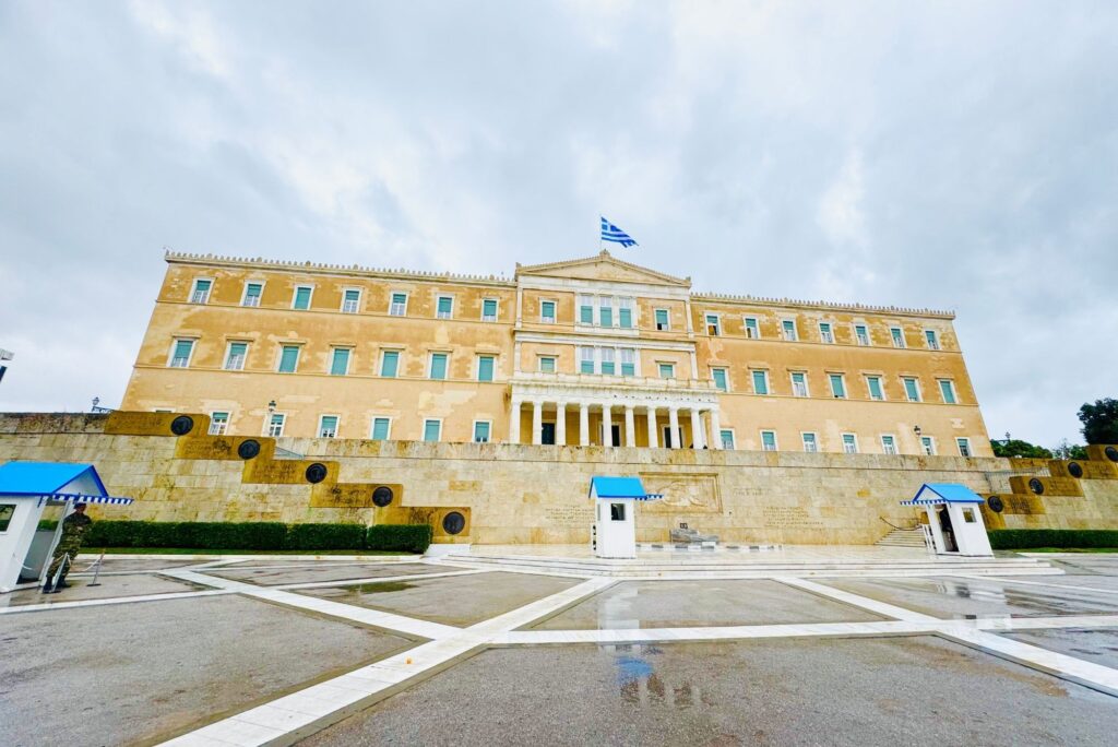 Plac Syntagma, budynek parlamentu, Ateny