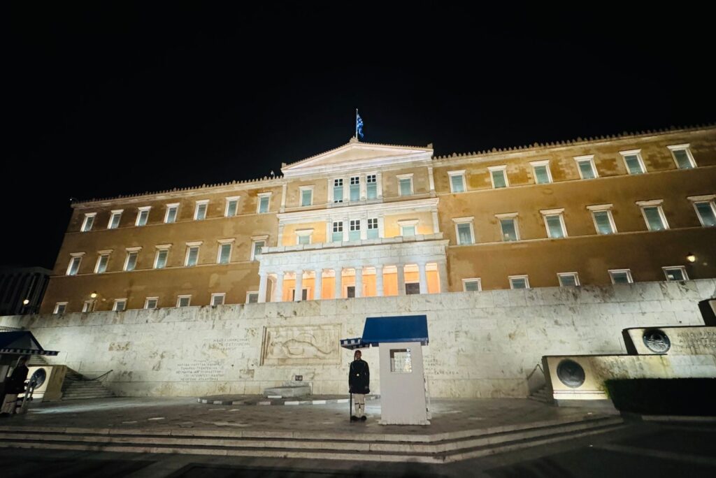 Plac Syntagma nocą, Ateny