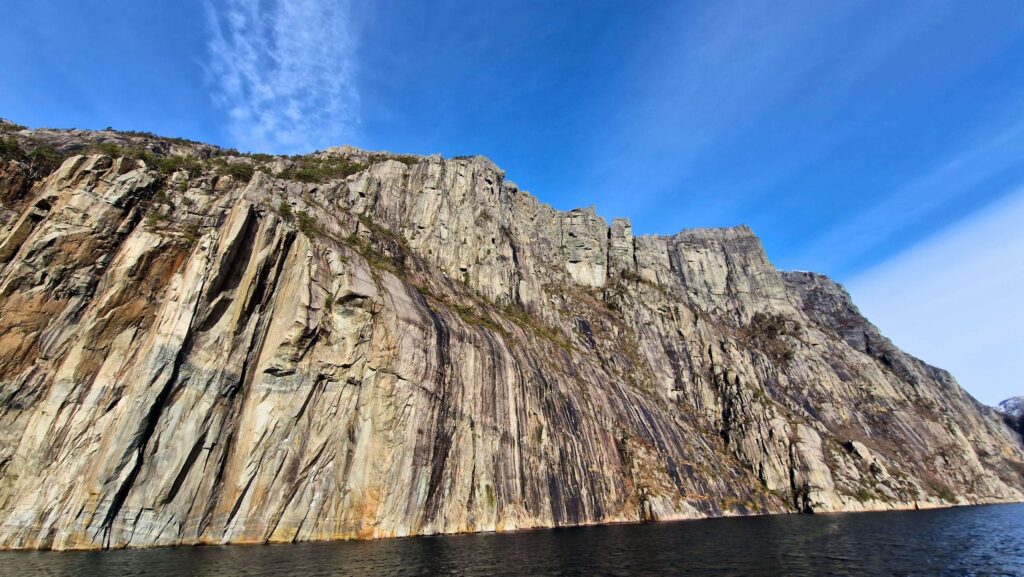 Rejs po Lysefjord zimą – czy warto? Lysefjord, czyli jasny fjord