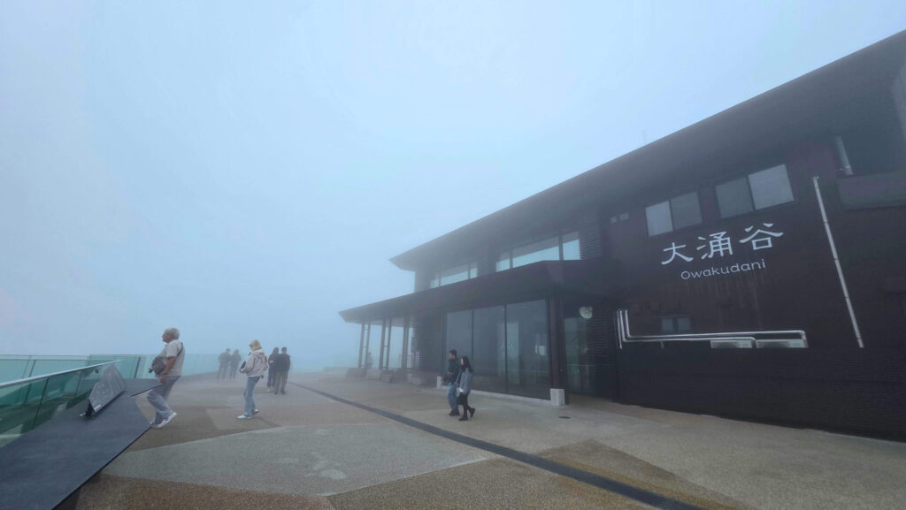 Hakone w deszczu. Czy to ma sens? Owakudani we mgle, Hakone