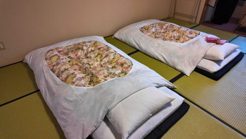 Jak wygląda nocleg w ryokanie? Wszystko, co trzeba wiedzieć ryokan materace futon
